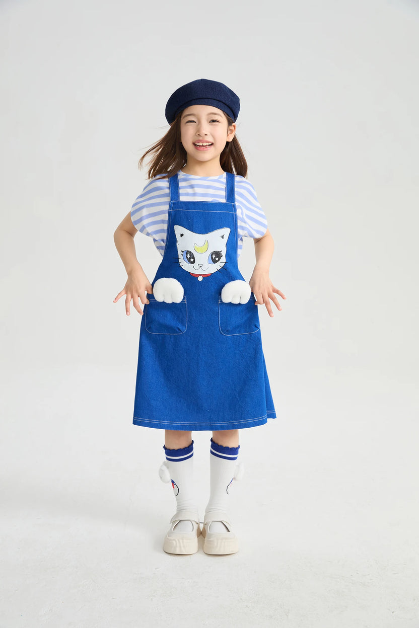 Pocket Cat Washed Denim Pinafore Kleid in denimblau und candy pink mit gewaschenem denim, Bild 9