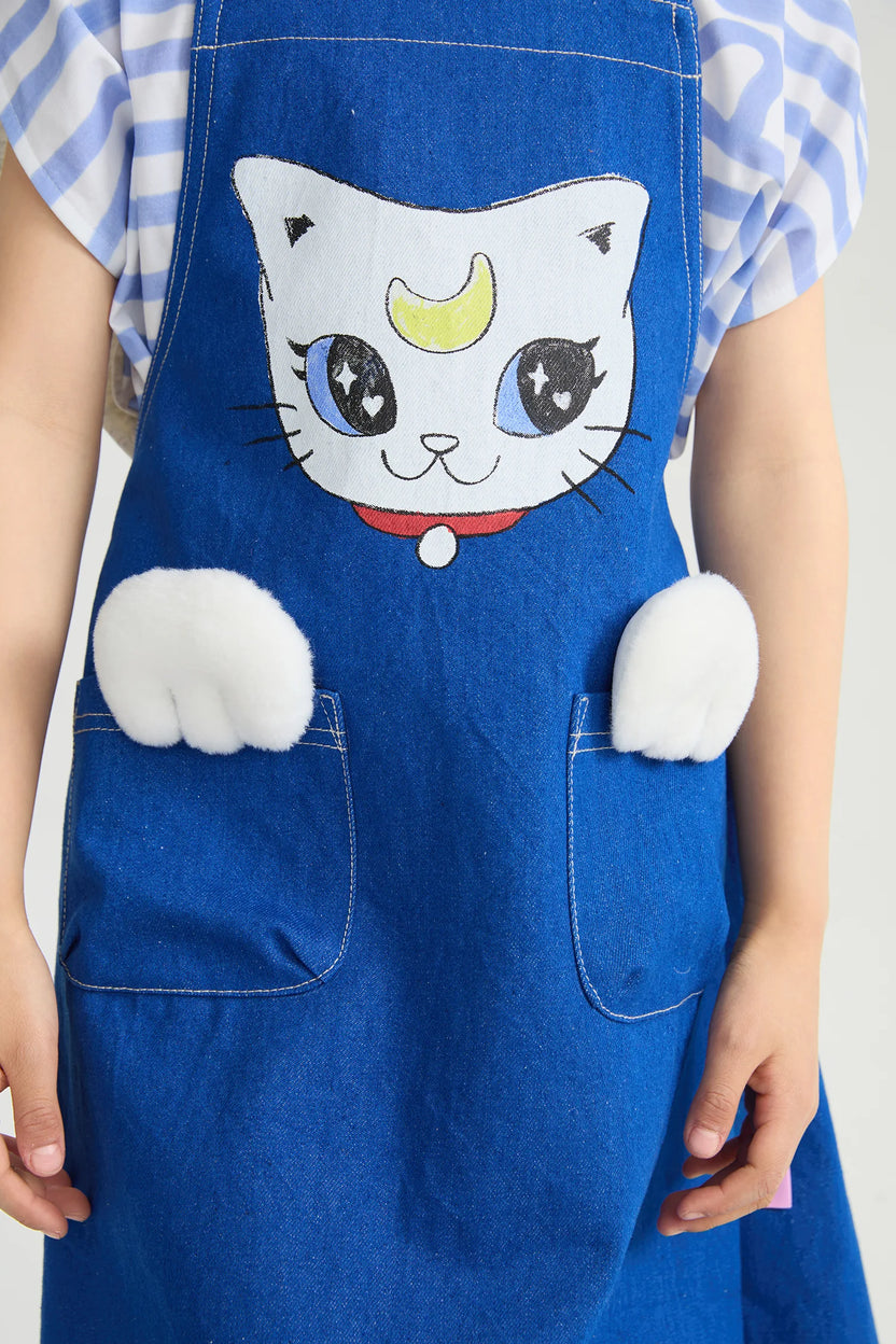 Pocket Cat Washed Denim Pinafore Kleid in denimblau und candy pink mit gewaschenem denim, Bild 13