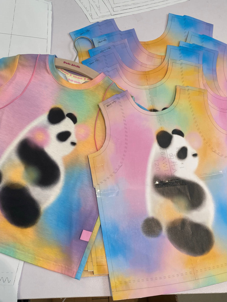 Bedruckte Panda-Musterbahnen in zarten Regenbogenfarben