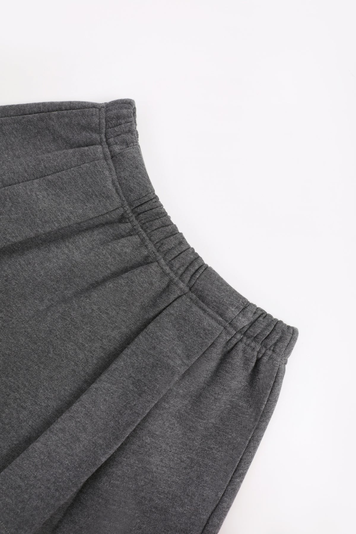 Set Ink-Wash cu pantaloni și fustă plisată — Gri melanj; detaliu de construcție și decor