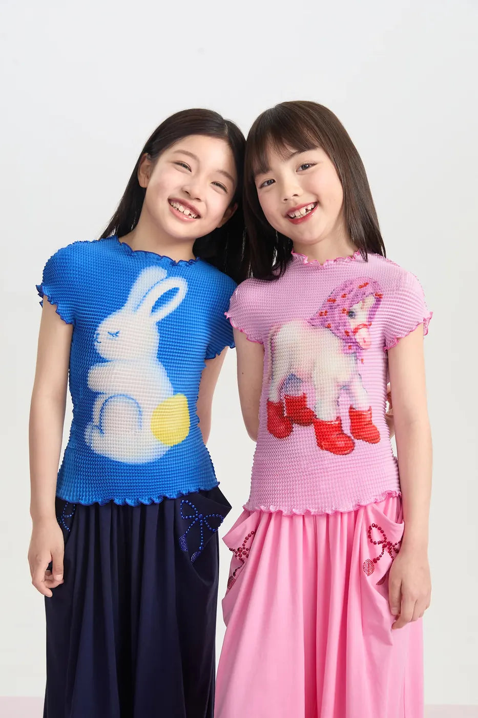 Real model group wearing Duang-Duang pants